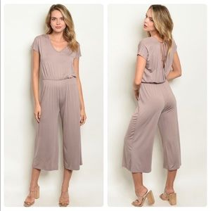Adorable and Comfy Taupe Jumpsuit 🦋